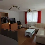 Gaestehaus Mit 3 Separaten Schlafbereichen, Terrasse Und Carport Сasa de vacaciones Velten
