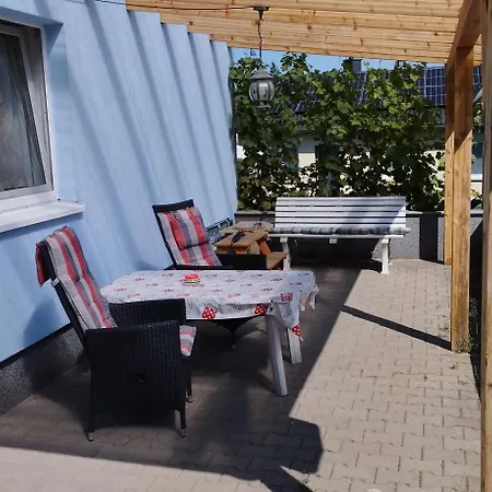 Gaestehaus Mit 3 Separaten Schlafbereichen, Terrasse Und Carport