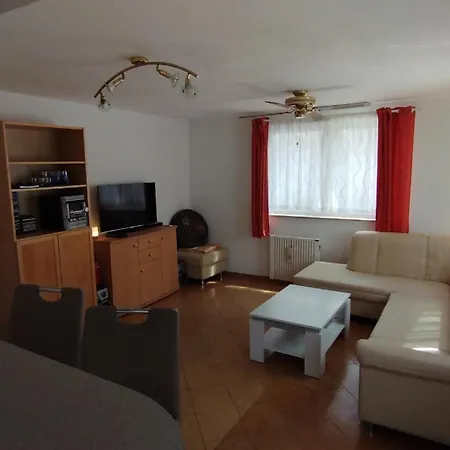 Gaestehaus Mit 3 Separaten Schlafbereichen, Terrasse Und Carport Holiday home Velten