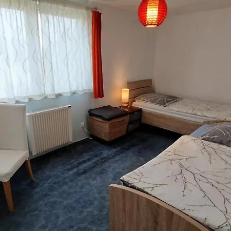 Gaestehaus Mit 3 Separaten Schlafbereichen, Terrasse Und Carport Casa vacanze *