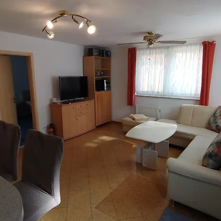 Gaestehaus Mit 3 Separaten Schlafbereichen, Terrasse Und Carport *