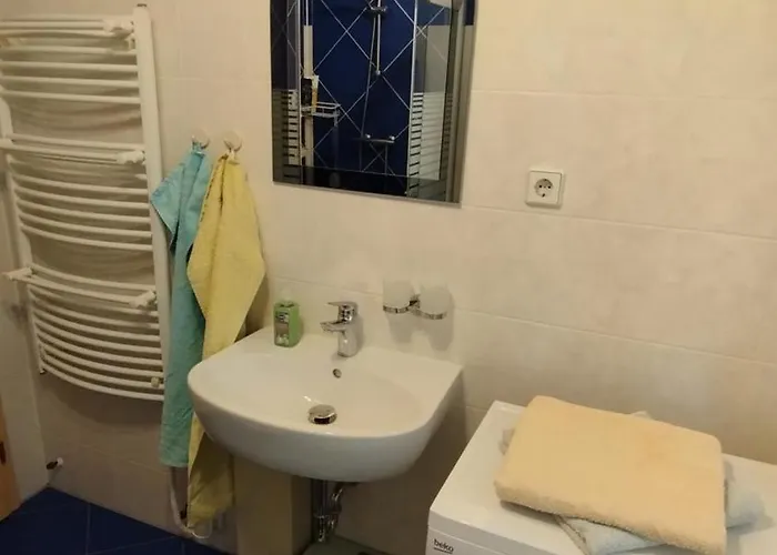 Vakantiehuis Gaestehaus Mit 3 Separaten Schlafbereichen, Terrasse Und Carport