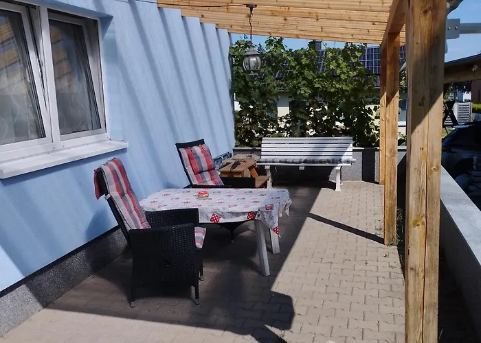Gaestehaus Mit 3 Separaten Schlafbereichen, Terrasse Und Carport