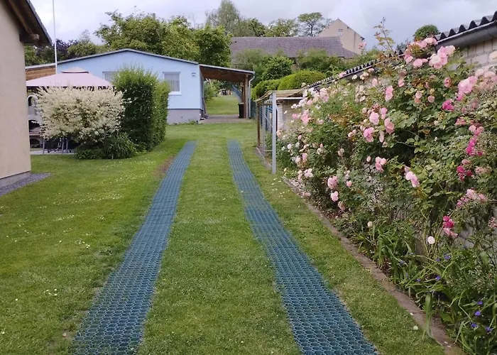 Vakantiehuis Gaestehaus Mit 3 Separaten Schlafbereichen, Terrasse Und Carport