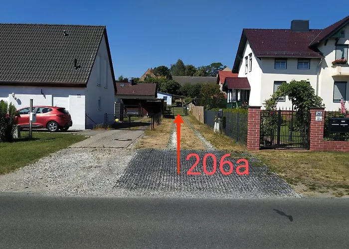 Gaestehaus Mit 3 Separaten Schlafbereichen, Terrasse Und Carport