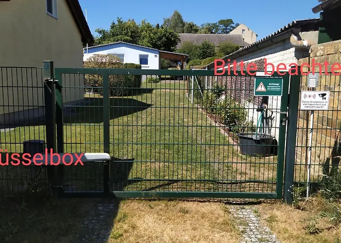 Gaestehaus Mit 3 Separaten Schlafbereichen, Terrasse Und Carport *