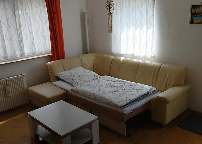 Vakantiehuis Gaestehaus Mit 3 Separaten Schlafbereichen, Terrasse Und Carport *