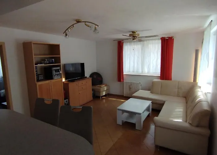 Gaestehaus Mit 3 Separaten Schlafbereichen, Terrasse Und Carport Vakantiehuis Velten