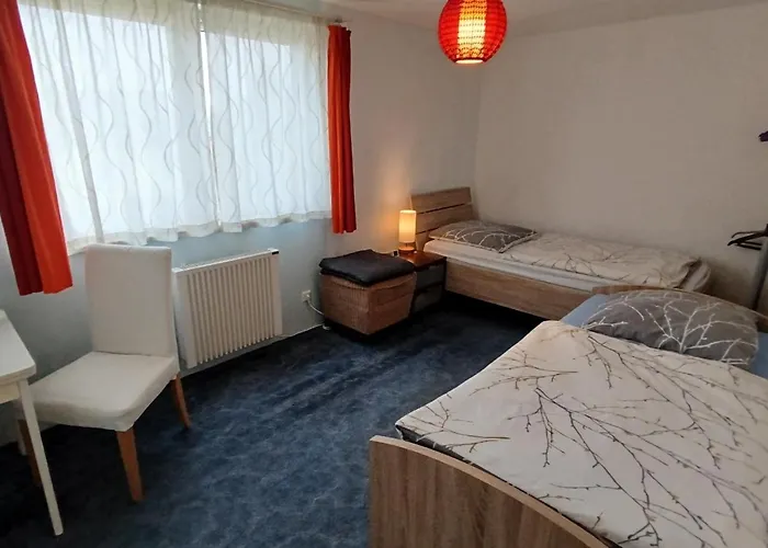 Gaestehaus Mit 3 Separaten Schlafbereichen, Terrasse Und Carport Vakantiehuis *